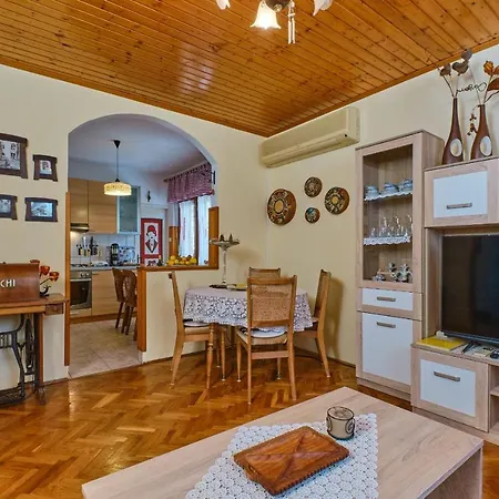 Giuseppe- Terrace Mali Losinj