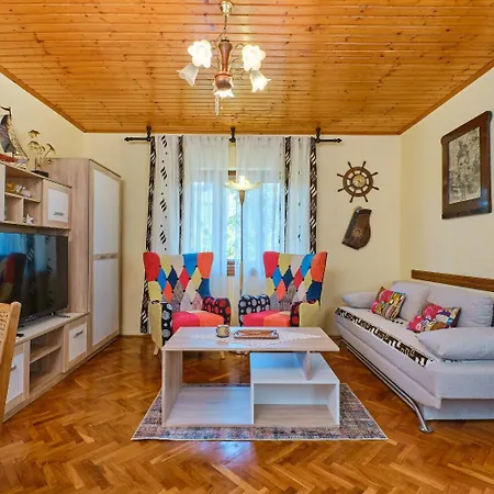 Giuseppe- Terrace Apartment Mali Losinj